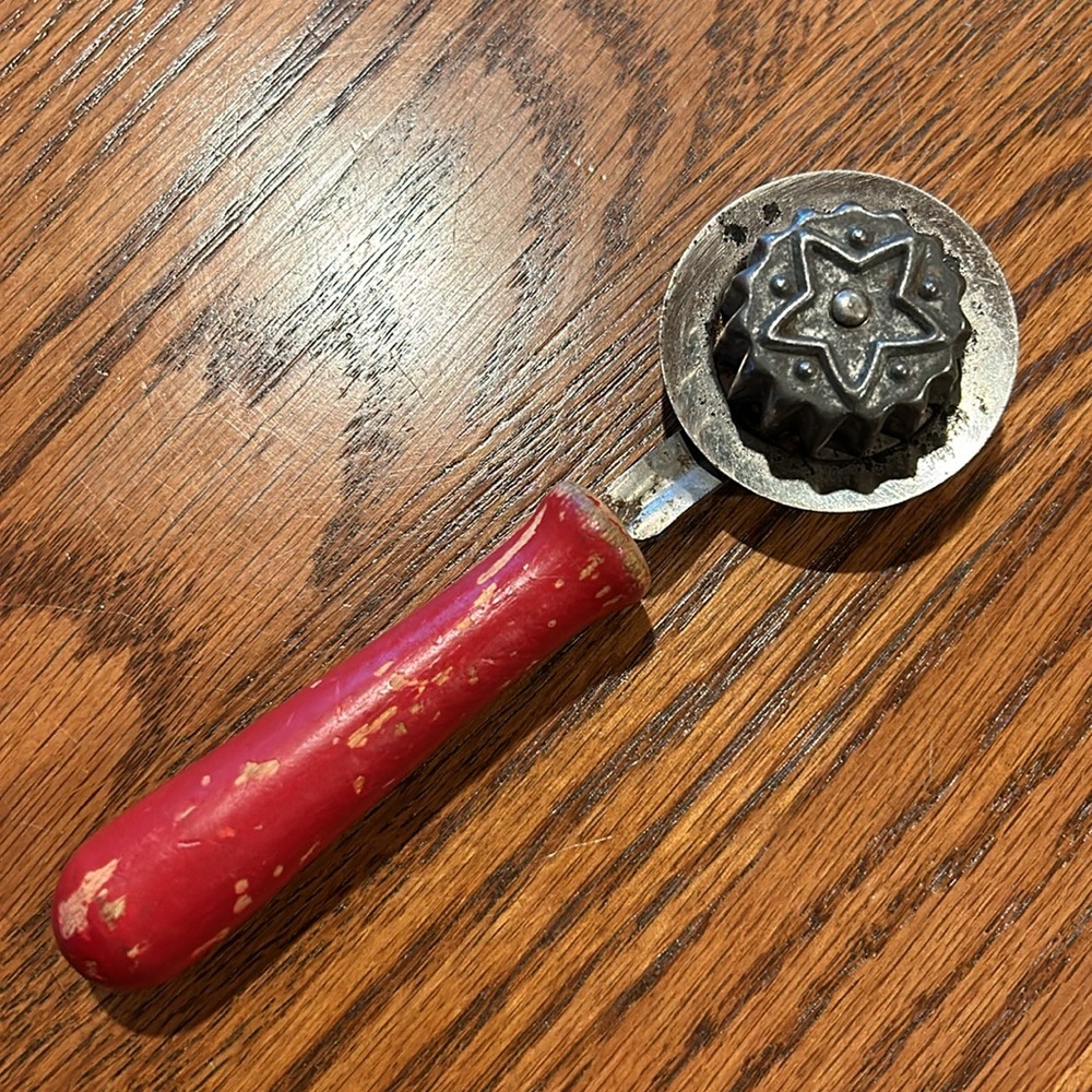 Antique Dandy Pastry Cutter and Pasta Cutter Rare - Picture 2 of 9